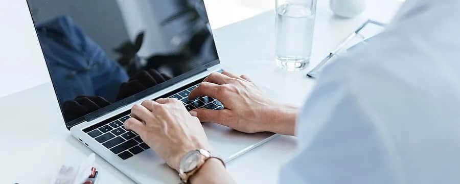 Jak poprosić lekarza o zwolnienie i uniknąć nieporozumień – praktyczne wskazówki