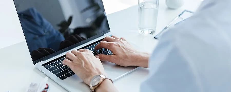 Jak poprosić lekarza o zwolnienie i uniknąć nieporozumień – praktyczne wskazówki