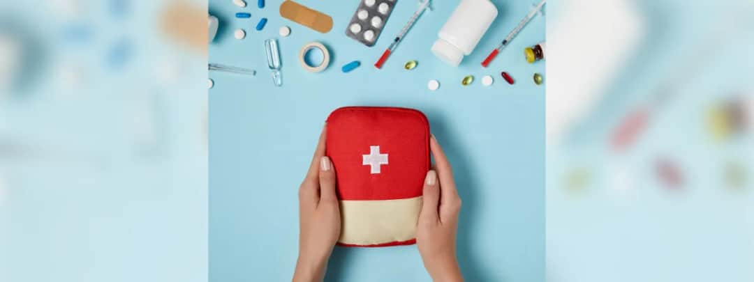 Co znajdziemy w apteczce pierwszej pomocy? Kluczowe elementy, które musisz znać
