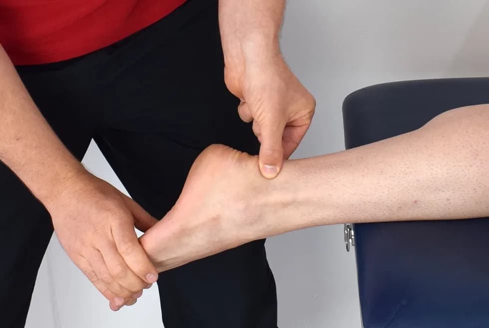 Jak rozpoznać zapalenie ścięgna achillesa objawy i uniknąć bólu