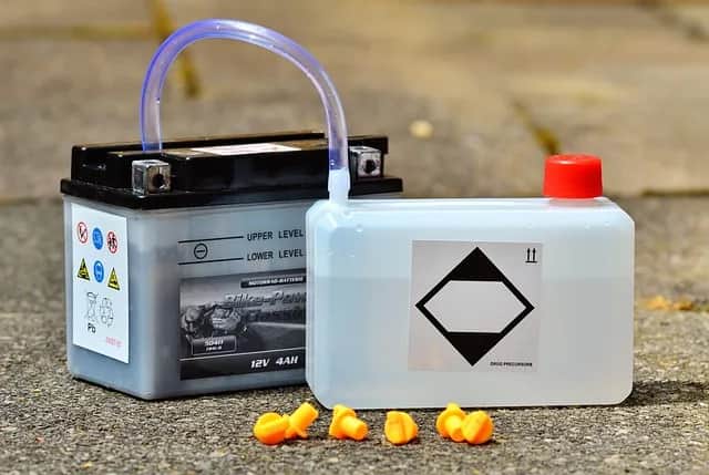 Uszkodzona cela w akumulatorze objawy – jak je rozpoznać i naprawić