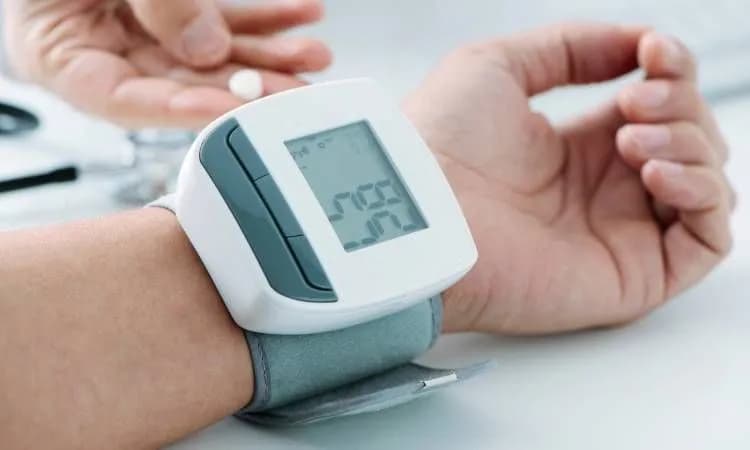 Niskie ciśnienie krwi objawy - jak je rozpoznać i co oznaczają