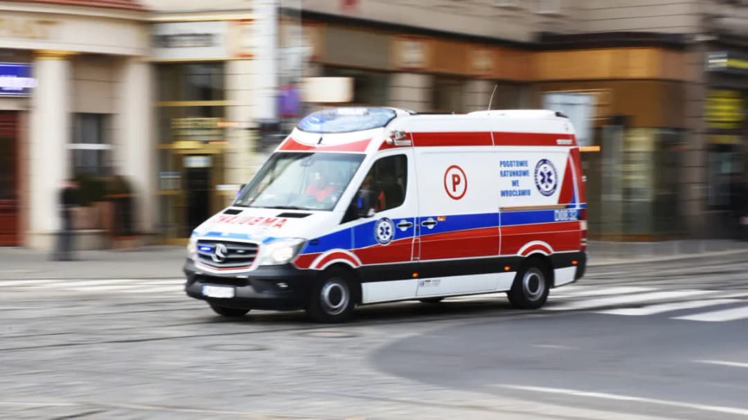 Co oznaczają litery na karetce pogotowia? Zrozum ich znaczenie