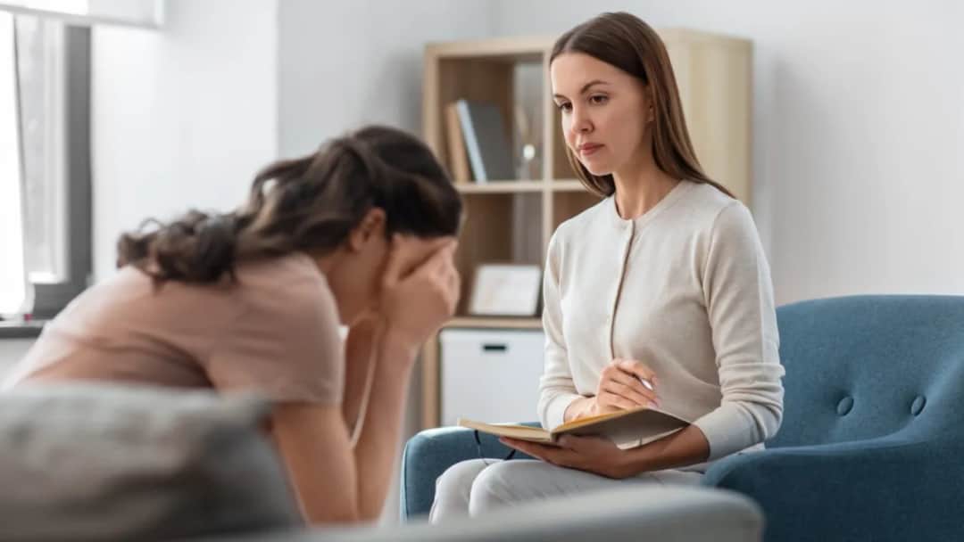 Lęk przed bliskością objawy: jak rozpoznać i pokonać trudności w relacjach