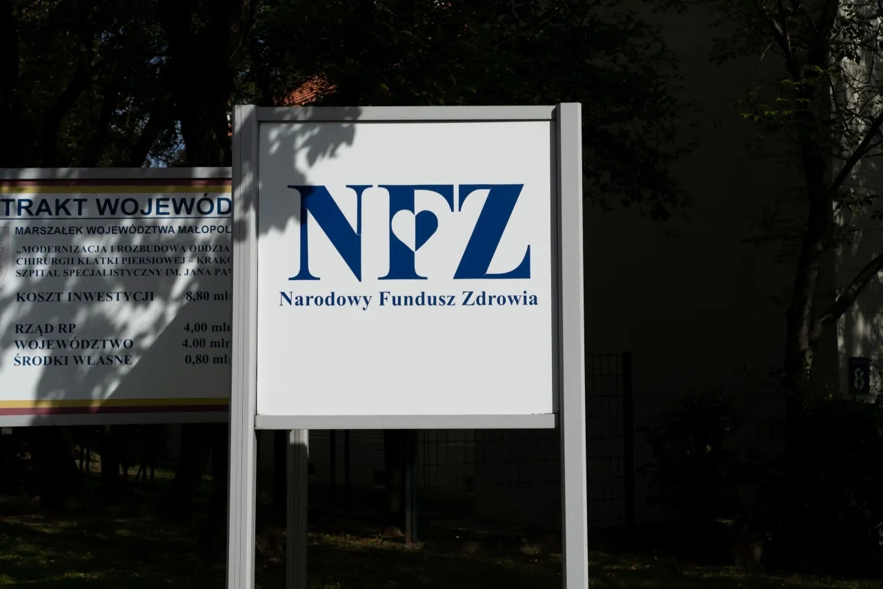 Przynależność do NFZ co wpisać? Kluczowe informacje, które musisz znać