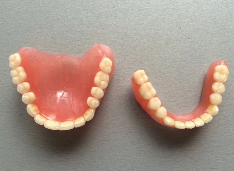 Gdzie zrobić protezę zębową na NFZ i uniknąć długiego czekania