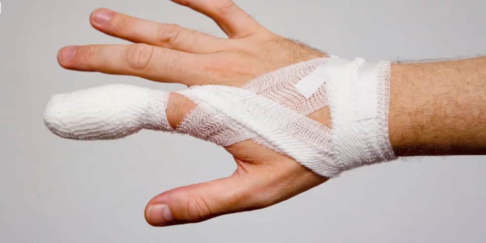 Wybity palec do jakiego lekarza? Sprawdź, jak uniknąć bólu i problemów