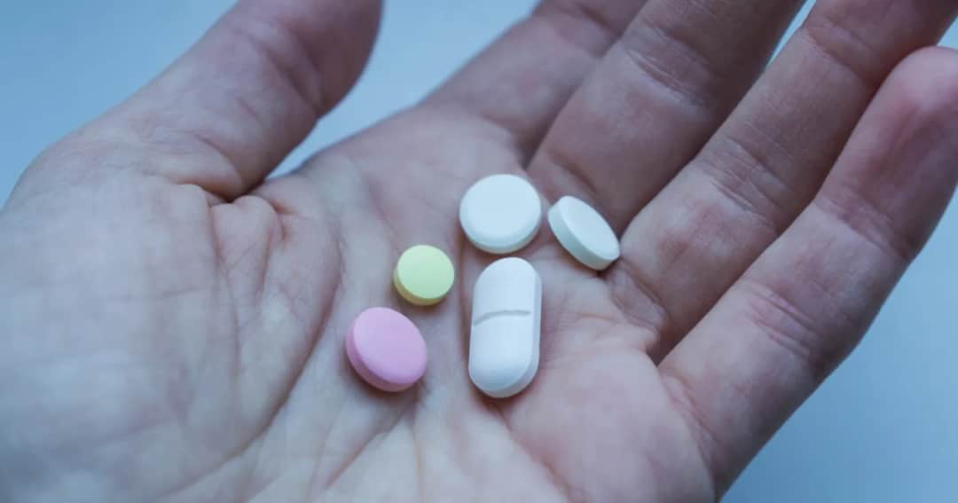 Co zażywać przy covidzie? Skuteczne leki na objawy i leczenie