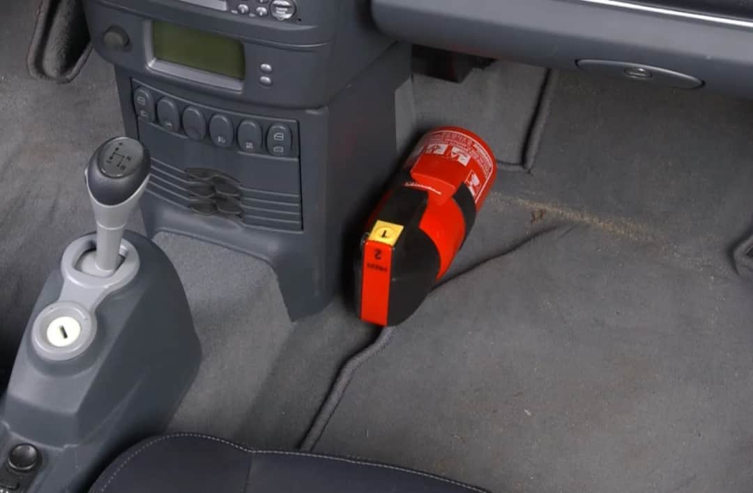 Czy gaśnica jest obowiązkowa w samochodzie? Sprawdź, co grozi za brak