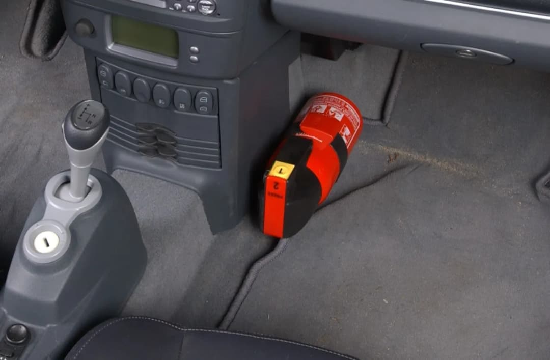 Czy gaśnica jest obowiązkowa w samochodzie? Sprawdź, co grozi za brak