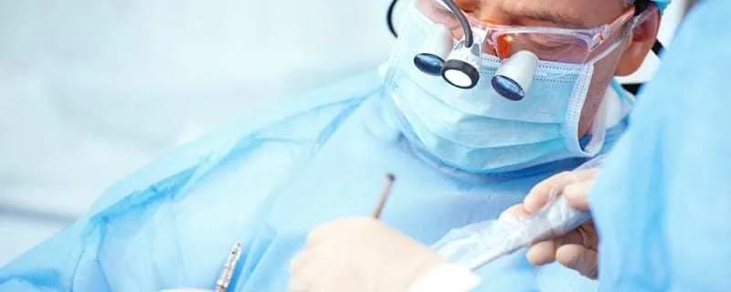 Jakie badania przed operacją są konieczne, aby uniknąć powikłań?